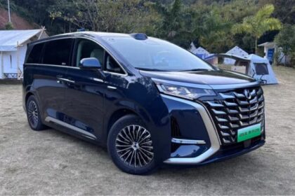 2025 Denza D9 DM-i minivan reached dealers in China ahead of launch