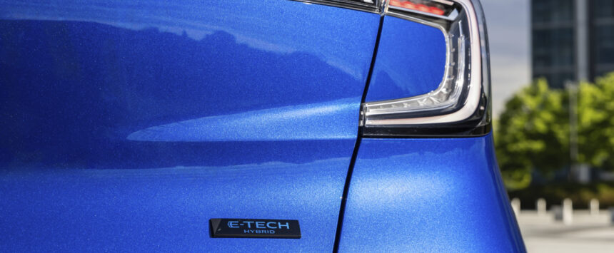 The Renault and Dacia range of hybrid cars is wide and varied. It ranges from the Clio to the coupé SUV Rafale