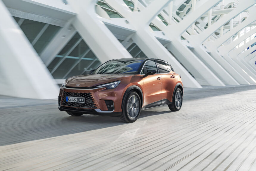 lexus-lbx-cool-copper-sonic-bi-tone-dynamic-021