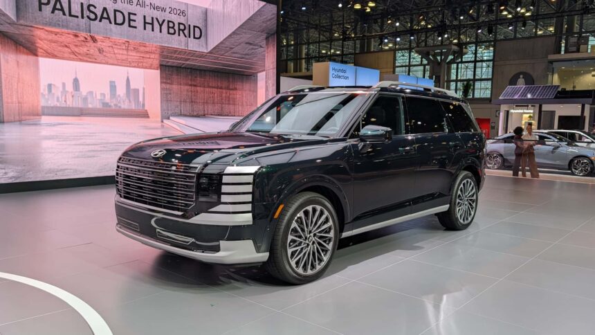 The New Hyundai Palisade Hybrid Drives Like An EV. Here's How