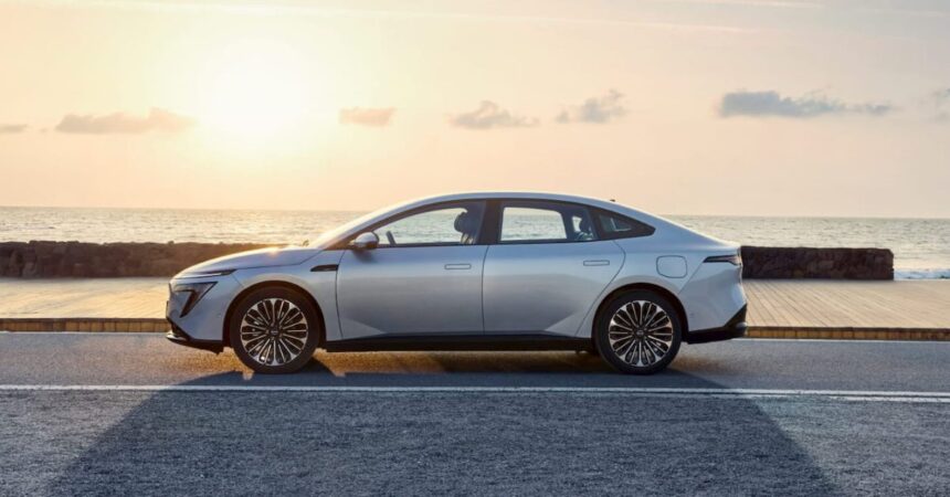 Nissan’s new N7 EV launches in China with +380 miles range and it starts at under $17,000