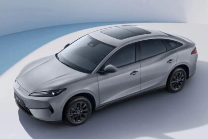 BYD e7 EV sedan with 450 km range launched at 14,400 USD in China