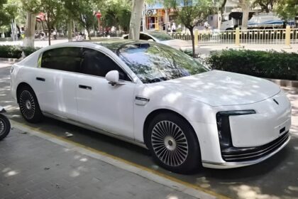 Huawei’s Maextro S800 hits dealerships before launch, white test model spotted