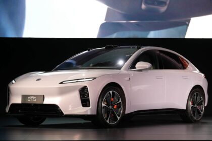 Nio launches updated ET5/ ET5 Touring with 1,055 km range, starting at 41,100 USD
