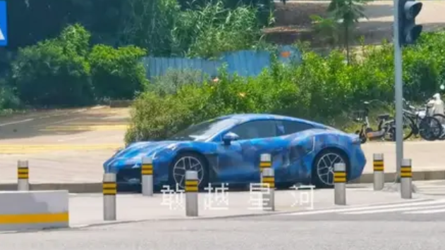 Denza Z production version spotted with Porsche 911-esque design
